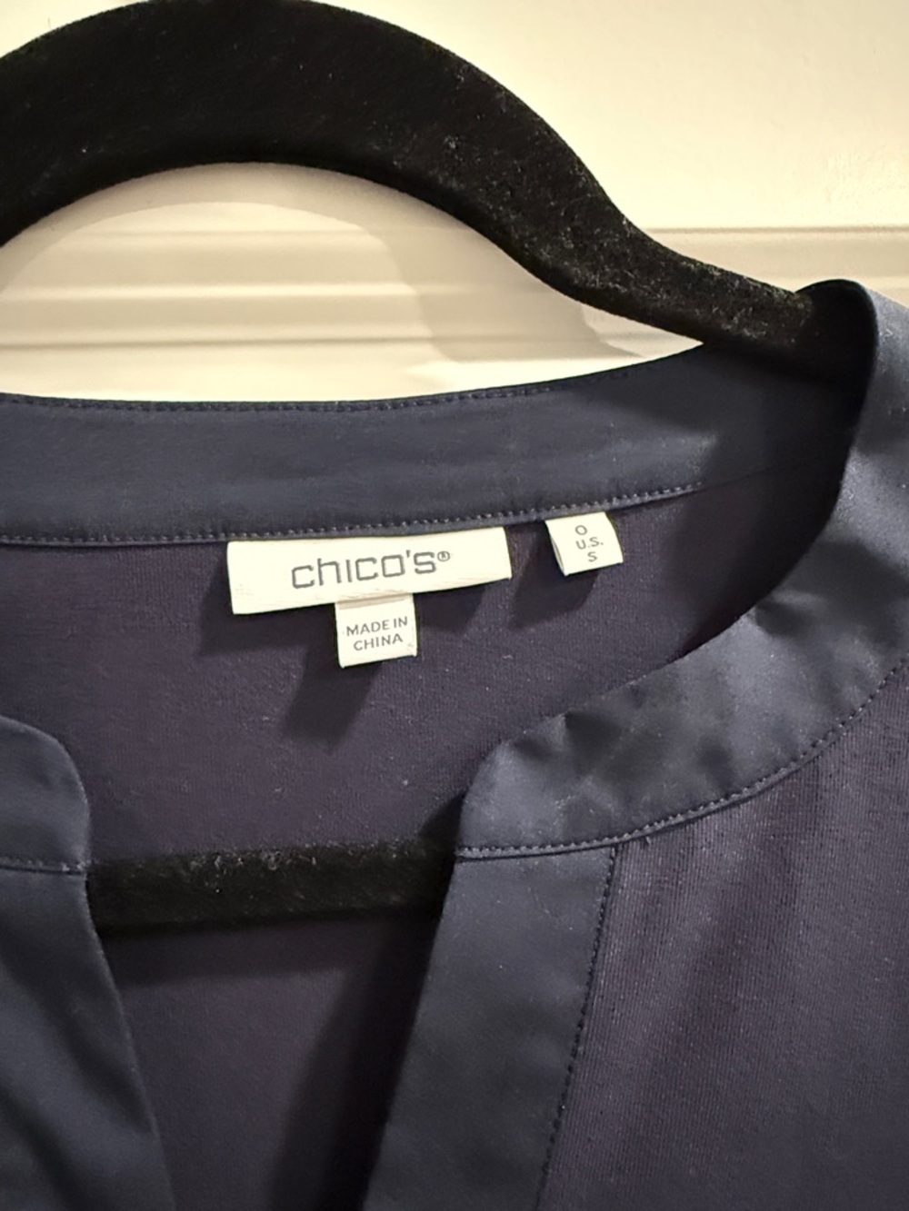 Chico's Navy Top with Embroidered Bell Sleeves Chicos sz o. Reg sz xs - Picture 2 of 6
